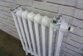 Paire de supports réglables pour tablette radiateur largeur 16 à 26 cm.